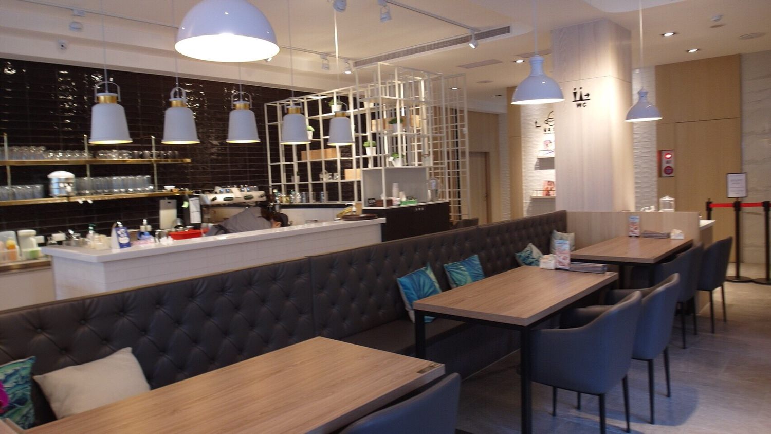 【台中住宿、餐廳】台中一泊二食｜愛戀旅店 Amour Hotel、Nu Pasta台中雙十店