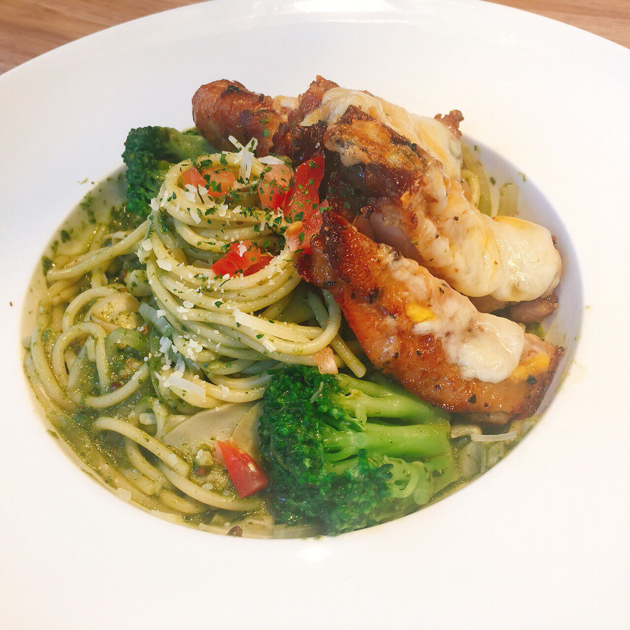 【台中住宿、餐廳】台中一泊二食｜愛戀旅店 Amour Hotel、Nu Pasta台中雙十店