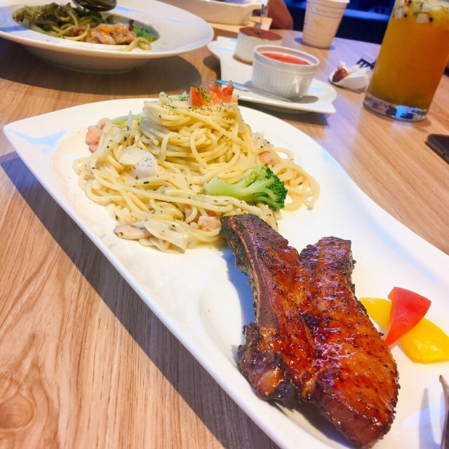 【台中住宿、餐廳】台中一泊二食｜愛戀旅店 Amour Hotel、Nu Pasta台中雙十店