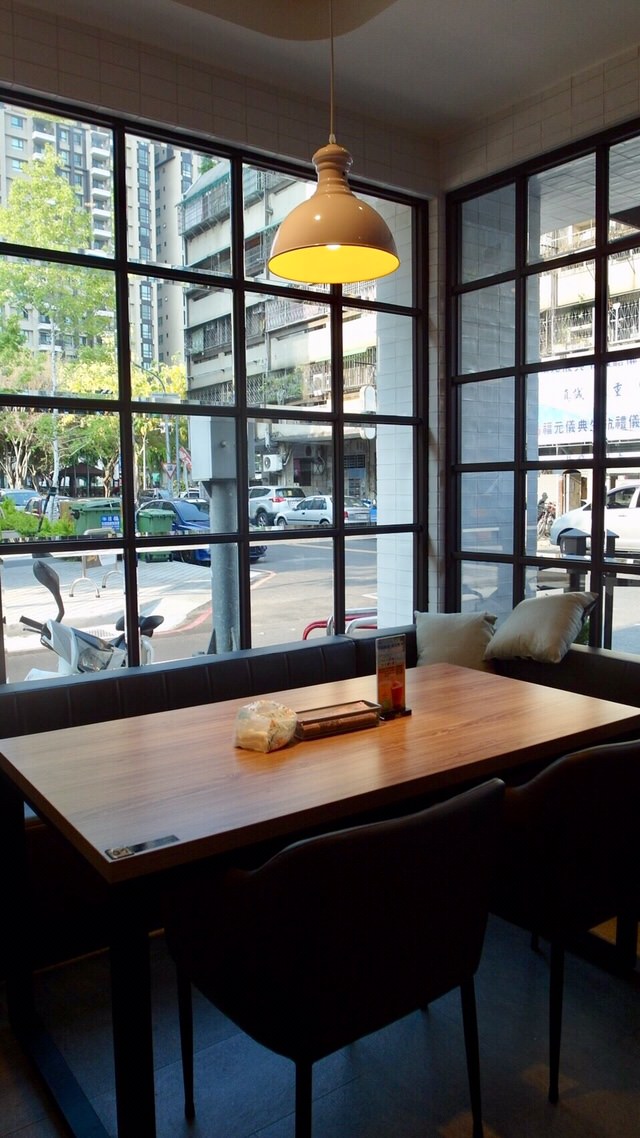 【台中住宿、餐廳】台中一泊二食｜愛戀旅店 Amour Hotel、Nu Pasta台中雙十店
