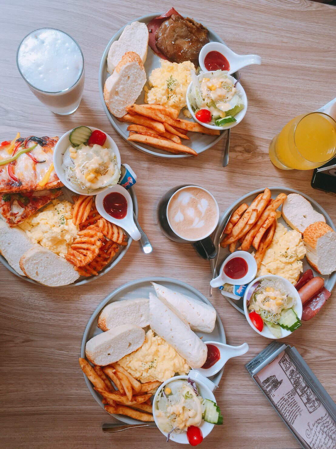 【台中住宿、餐廳】台中一泊二食｜愛戀旅店 Amour Hotel、Nu Pasta台中雙十店