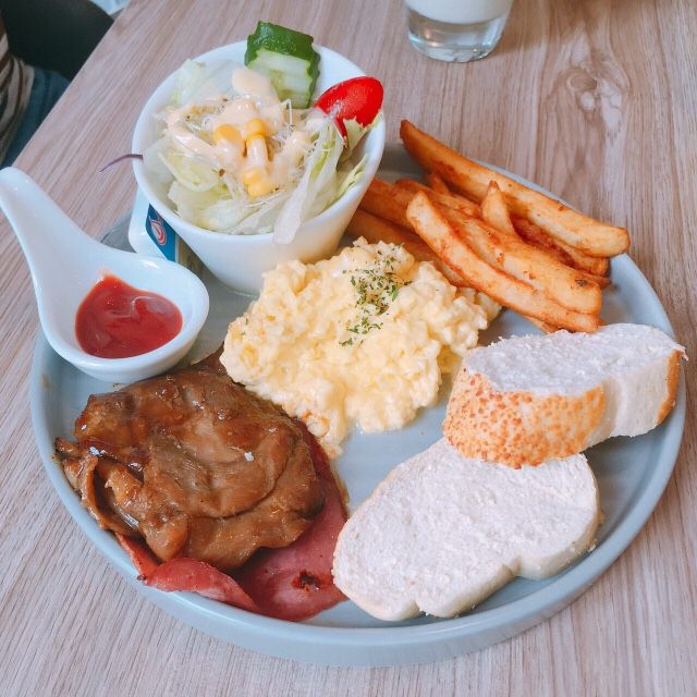 【台中住宿、餐廳】台中一泊二食｜愛戀旅店 Amour Hotel、Nu Pasta台中雙十店