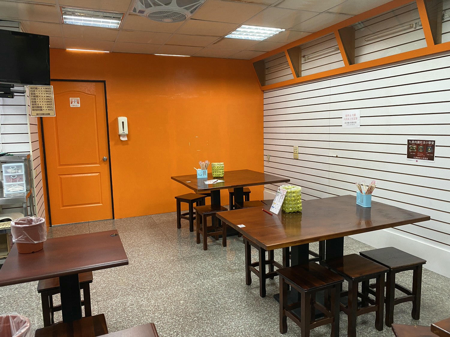 【台南新市｜美食】九炭碳烤—秘製獨家醬汁平價炭烤，清蒸肉圓自由配～